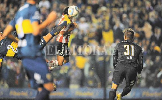 Con un corazón lleno de goles y agujeritos Con un corazón lleno de goles y agujeritos